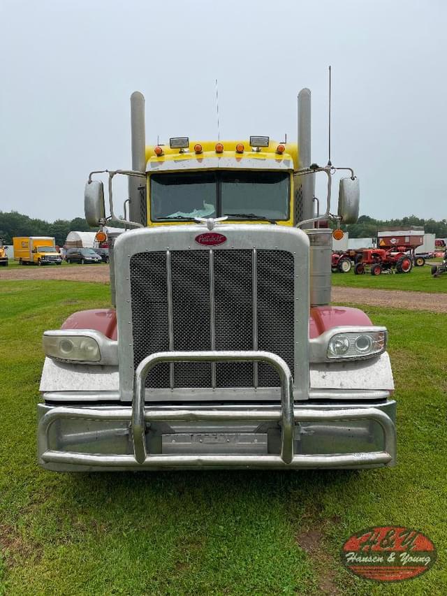 Image of Peterbilt 389 equipment image 4