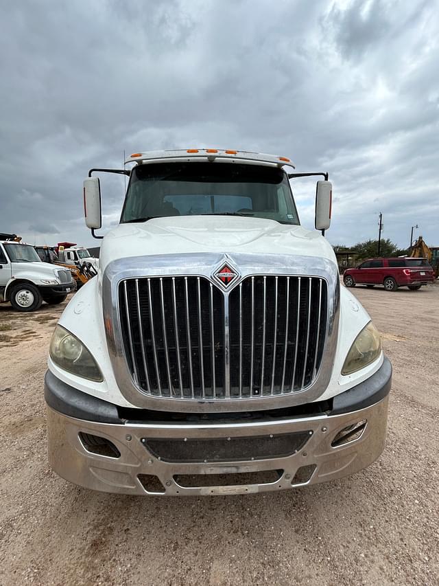 Image of Navistar Prostar Premium 6x4 equipment image 3