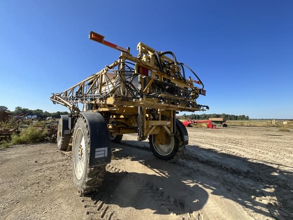 Image of Ag-Chem RoGator 1084 equipment image 3