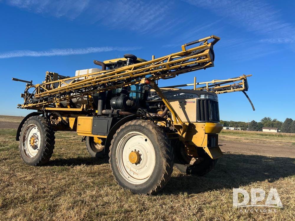 Main image Ag-Chem RoGator 1084