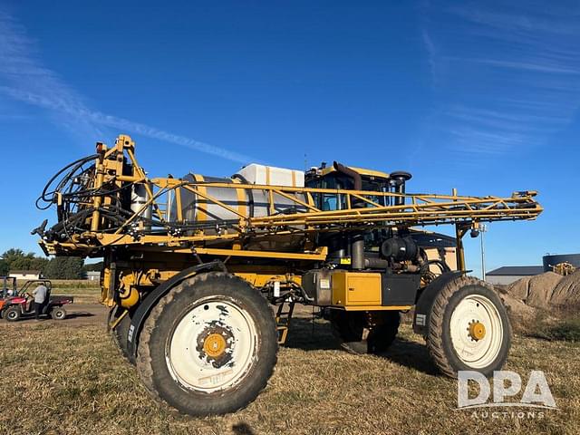 Image of Ag-Chem RoGator 1084 equipment image 4