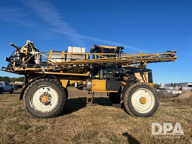 Image of Ag-Chem RoGator 1084 equipment image 3