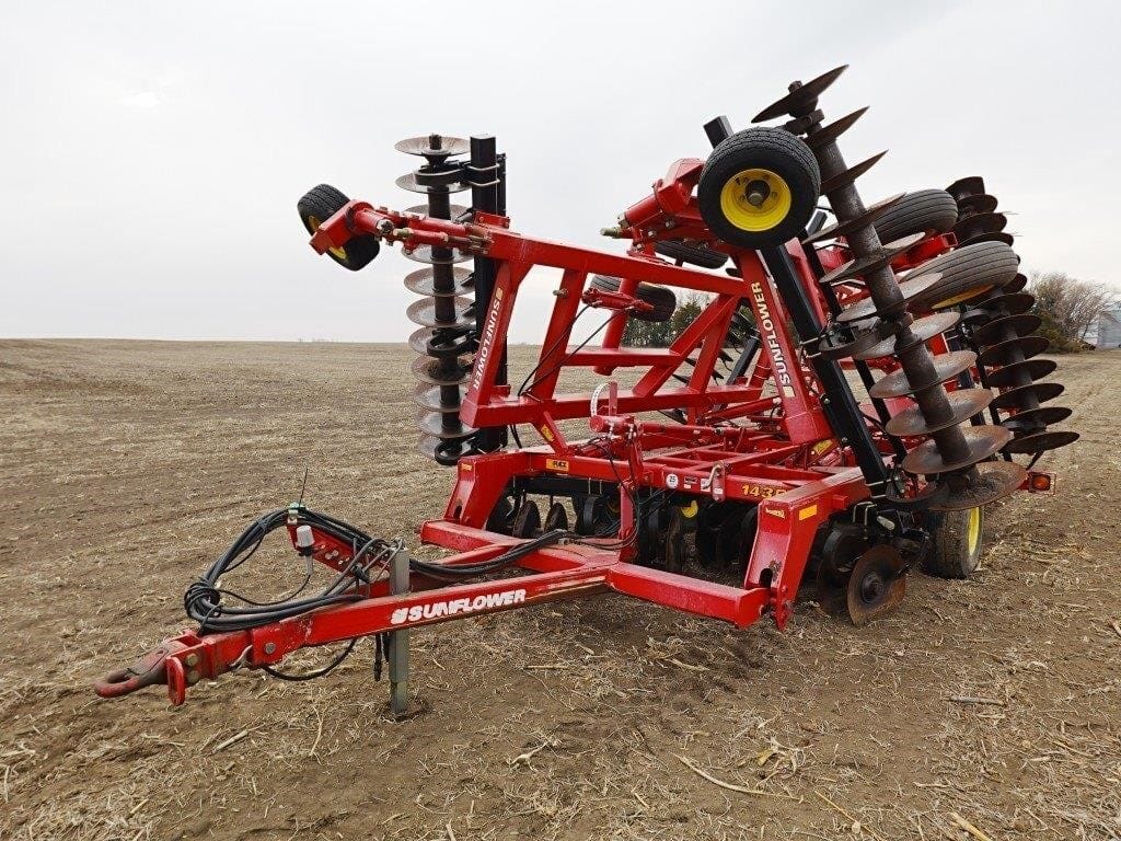 2010 Sunflower 1435 Equipment Image0