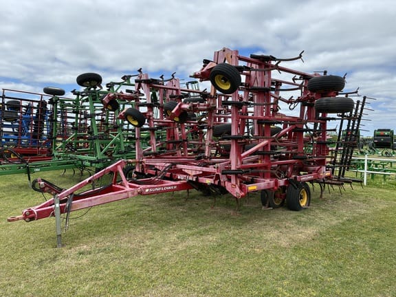 2010 Sunflower 5055-44 Equipment Image0