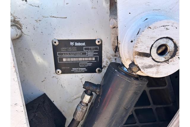 Image of Bobcat T190 equipment image 3