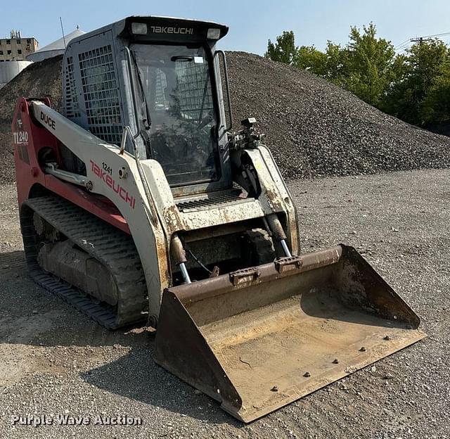 Image of Takeuchi TL240  equipment image 2