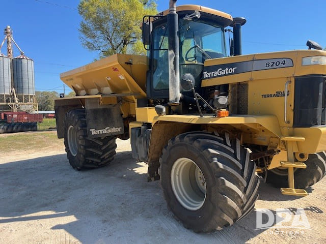 2010 Terra-Gator TG8204 Equipment Image0