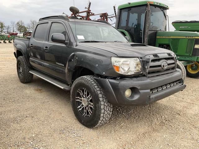 Image of Toyota Tacoma equipment image 4