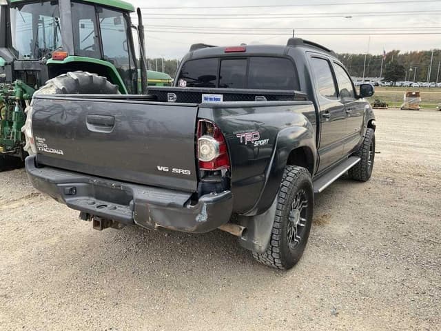 Image of Toyota Tacoma equipment image 3