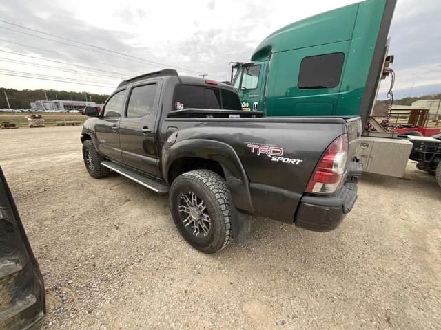 Image of Toyota Tacoma equipment image 1