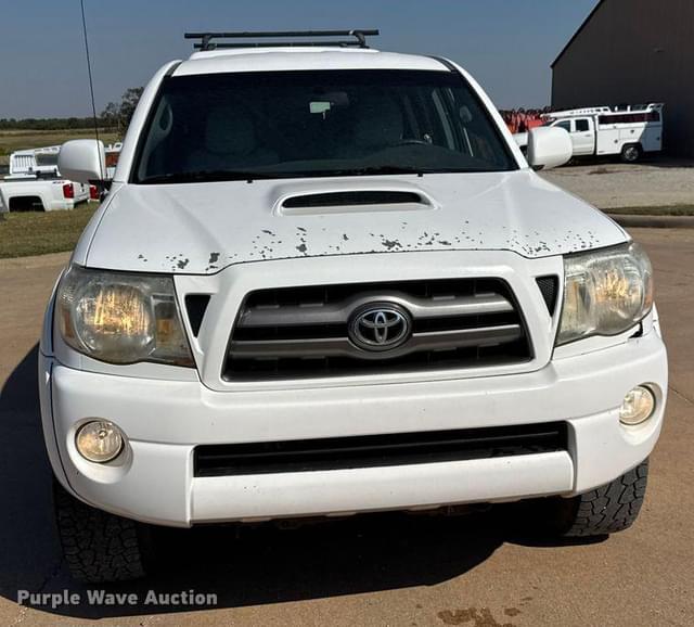 Image of Toyota Tacoma equipment image 1