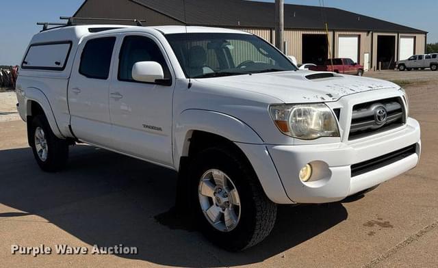 Image of Toyota Tacoma equipment image 2