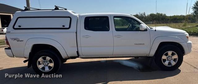 Image of Toyota Tacoma equipment image 3