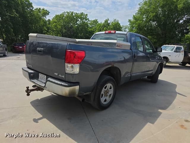 Image of Toyota Tundra equipment image 4