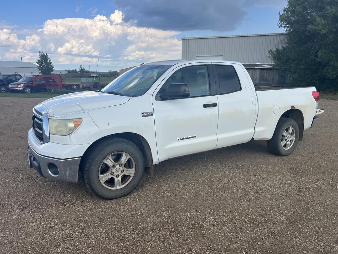Image of Toyota Tundra SR5 Primary image