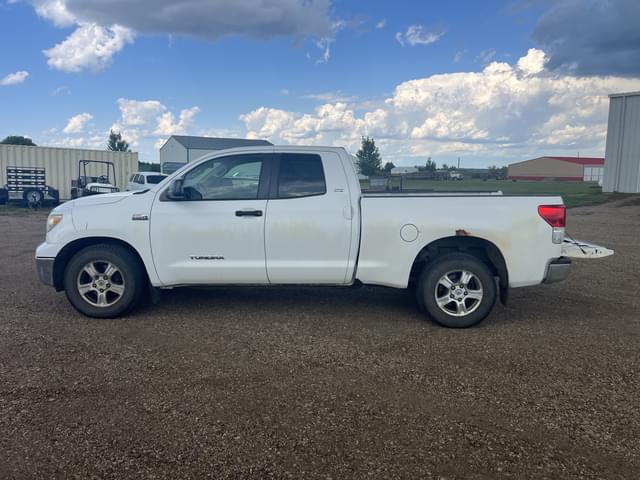 Image of Toyota Tundra SR5 equipment image 1