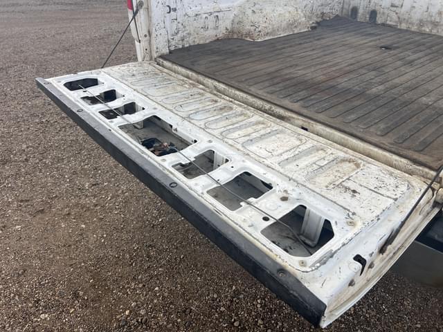 Image of Toyota Tundra SR5 equipment image 4