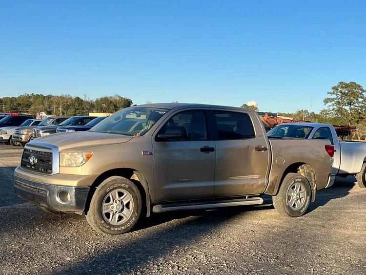 2010 Toyota Tundra SR5 Equipment Image0