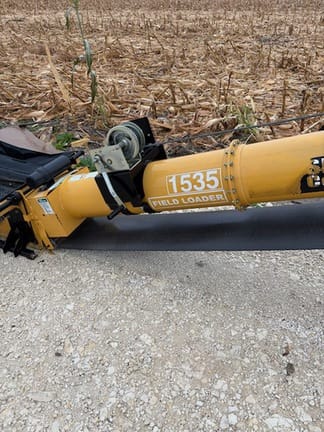 2010 Universal 1535 Equipment Image0