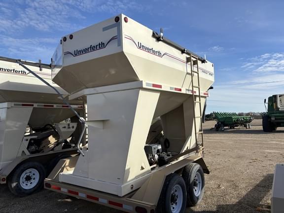 Image of Unverferth Seed Runner 2750 equipment image 3