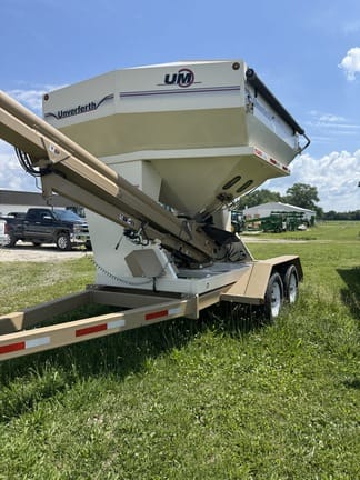 2010 Unverferth Seed Runner 2750 Equipment Image0