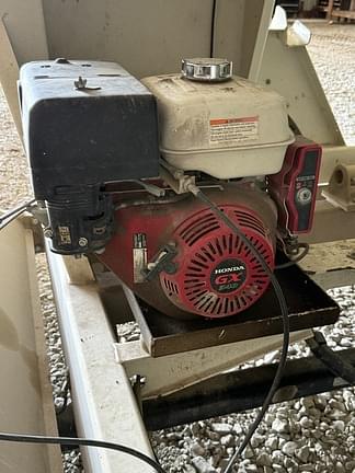 Image of Unverferth Seed Runner 2750 equipment image 3