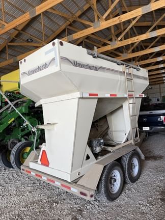 2010 Unverferth Seed Runner 2750 Equipment Image0