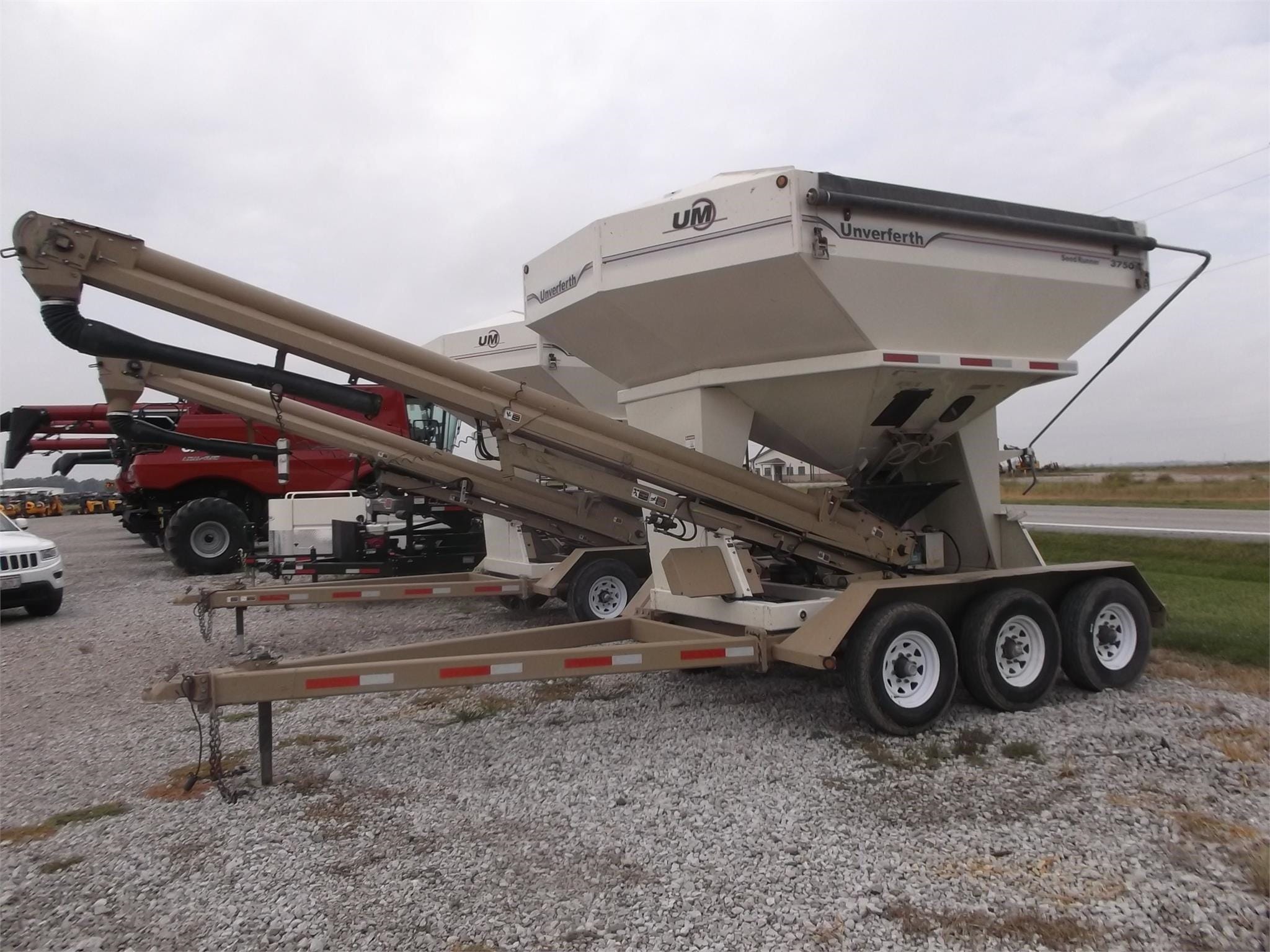 2010 Unverferth 3750 Equipment Image0