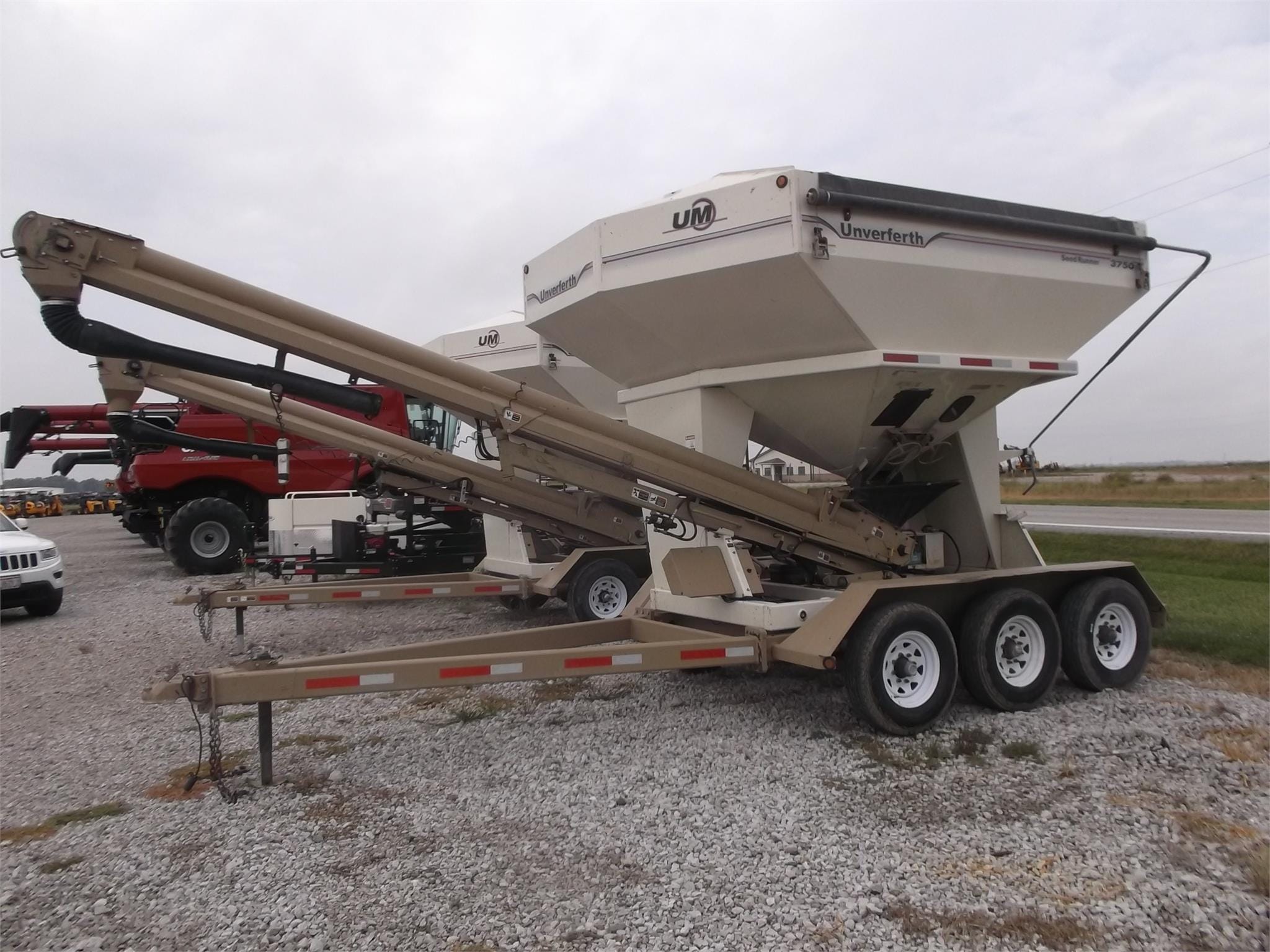 2010 Unverferth 3750 Equipment Image0