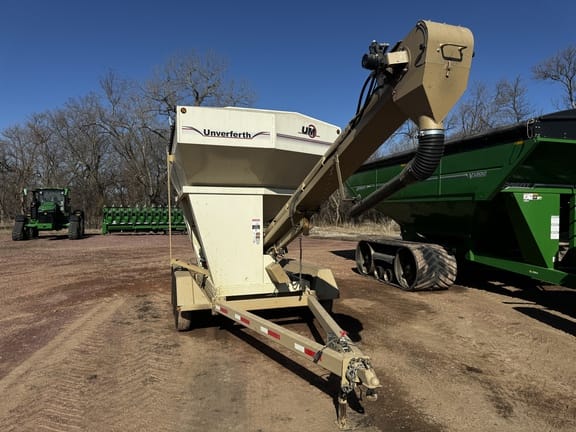 2010 Unverferth 3750 Equipment Image0