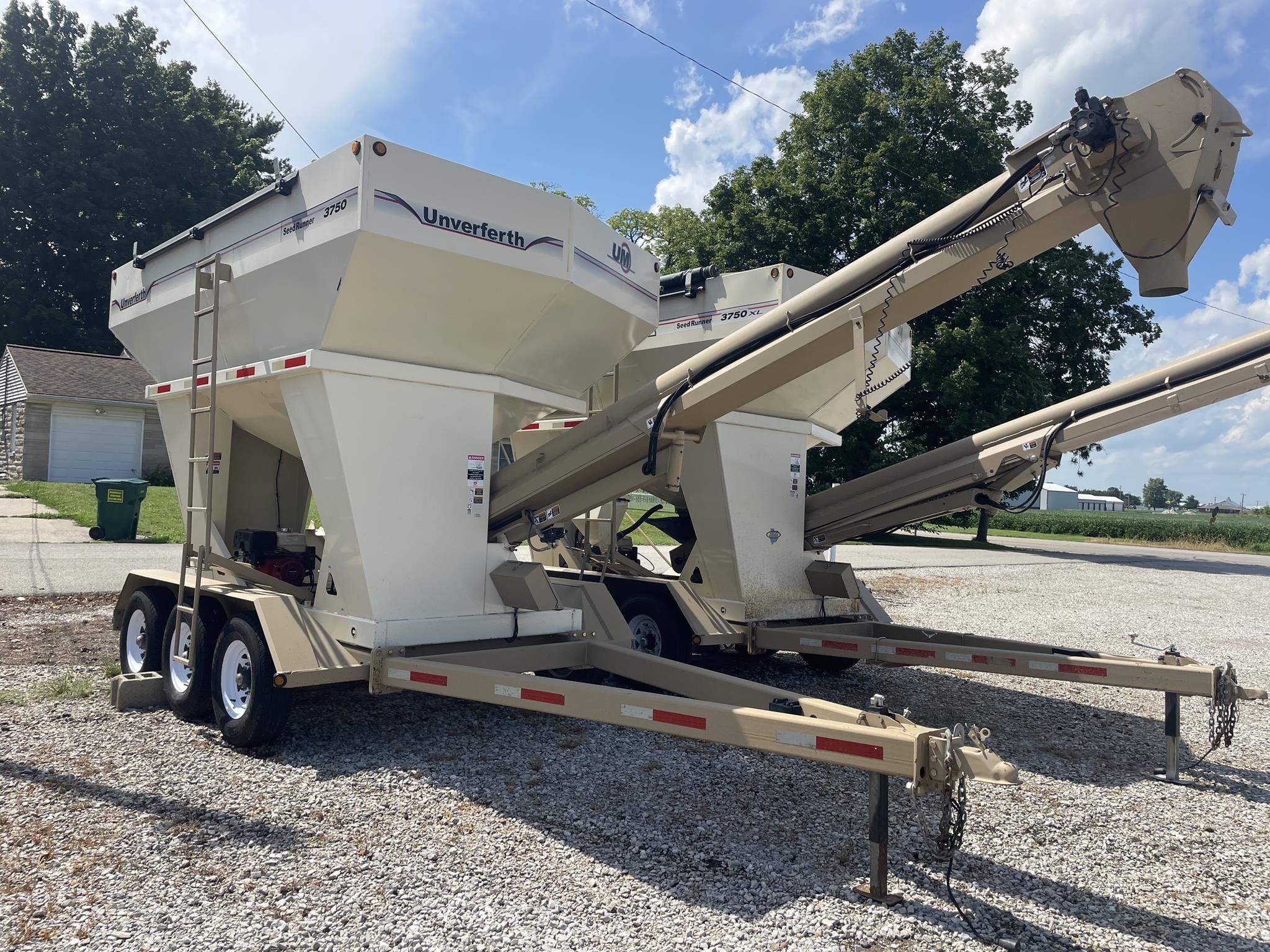 2010 Unverferth 3750 Equipment Image0
