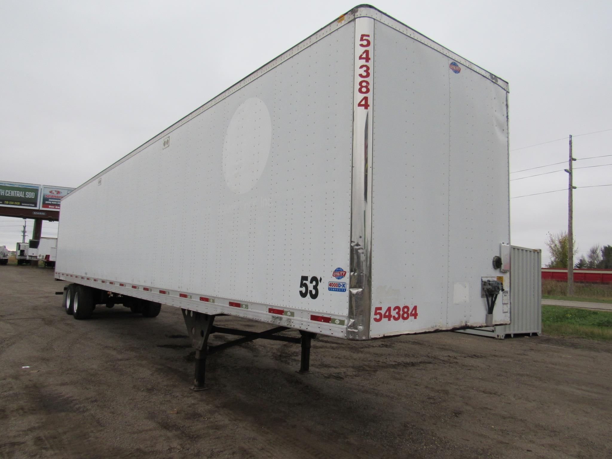 2010 Utility 4000 D-X Equipment Image0