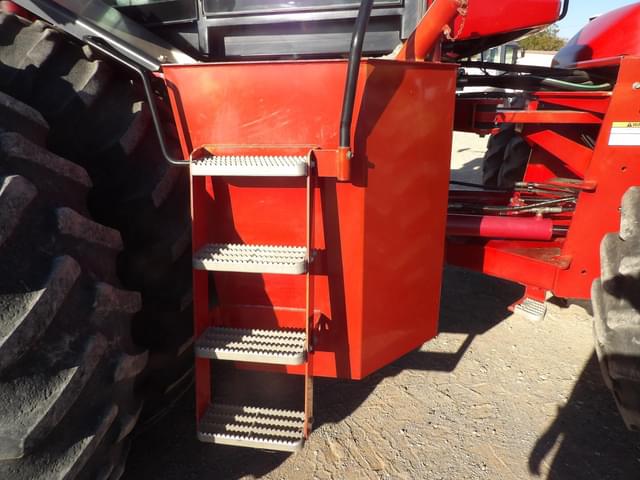 Image of Versatile 2375 equipment image 3