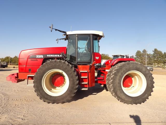 Image of Versatile 2375 equipment image 1