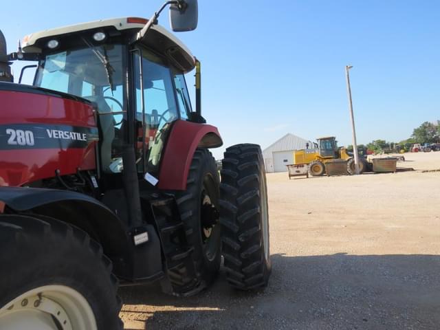 Image of Versatile 280 equipment image 2