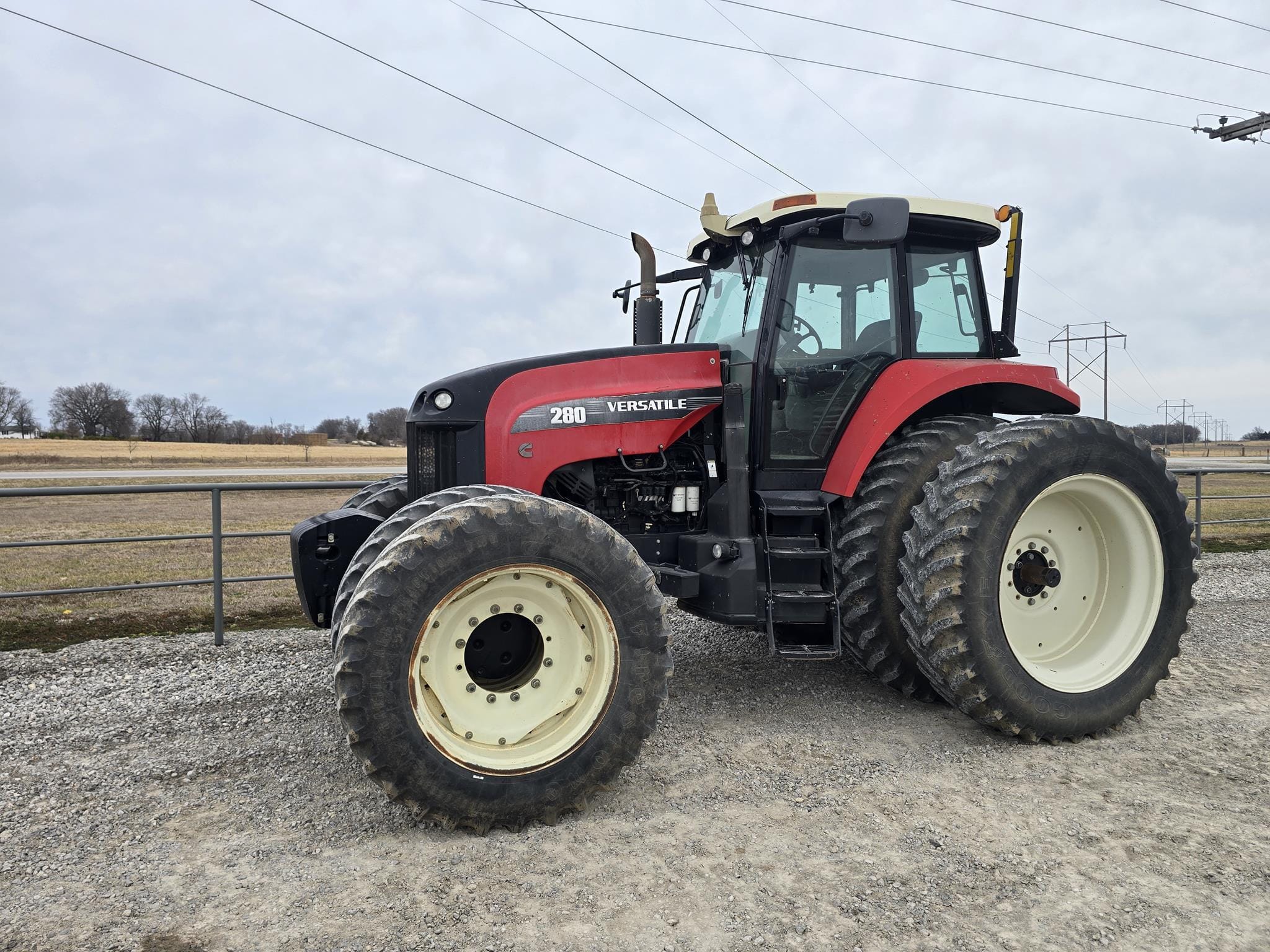 2010 Versatile 280 Equipment Image0