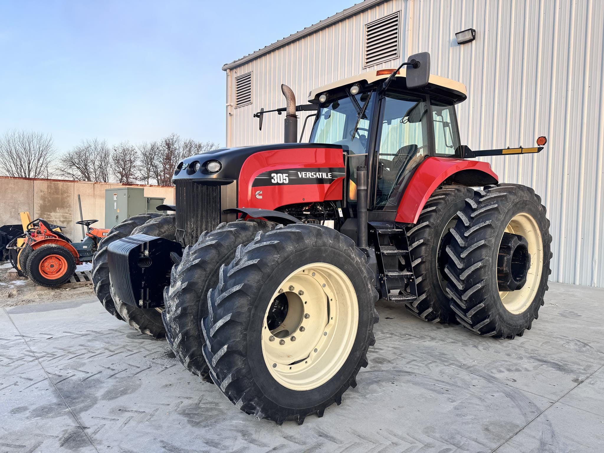 2010 Versatile 305 Equipment Image0