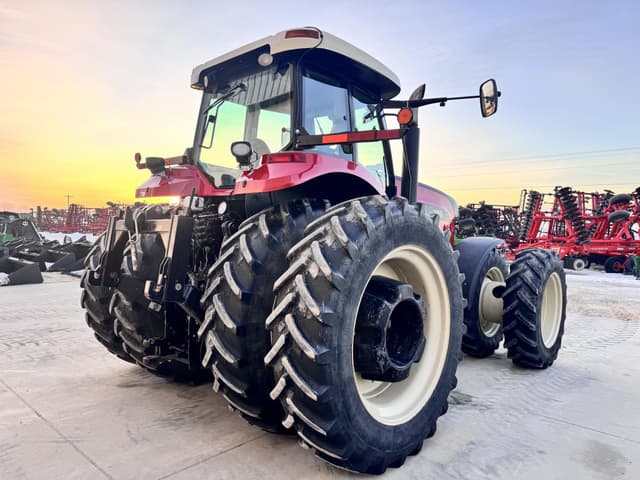 Image of Versatile 305 equipment image 4