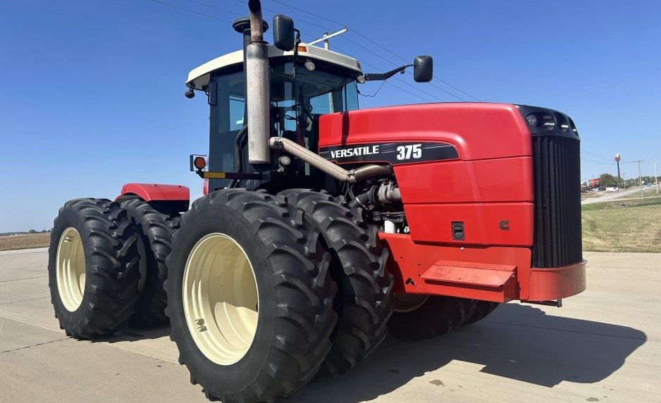 2010 Versatile 375 Equipment Image0