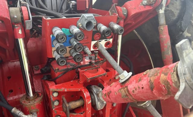 Image of Versatile 375 equipment image 4