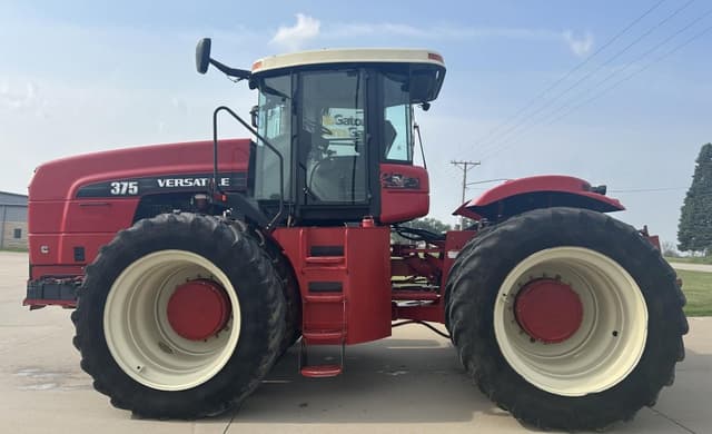 Image of Versatile 375 equipment image 1