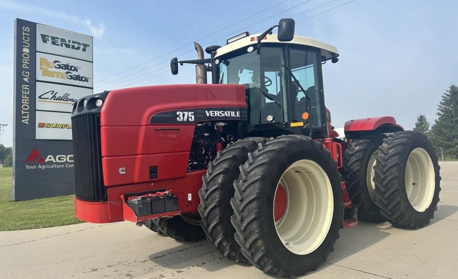 2010 Versatile 375 Equipment Image0