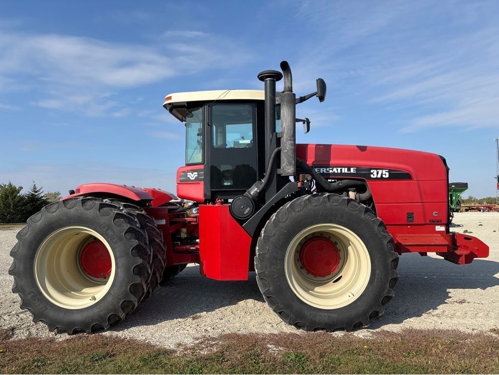 2010 Versatile 375 Equipment Image0