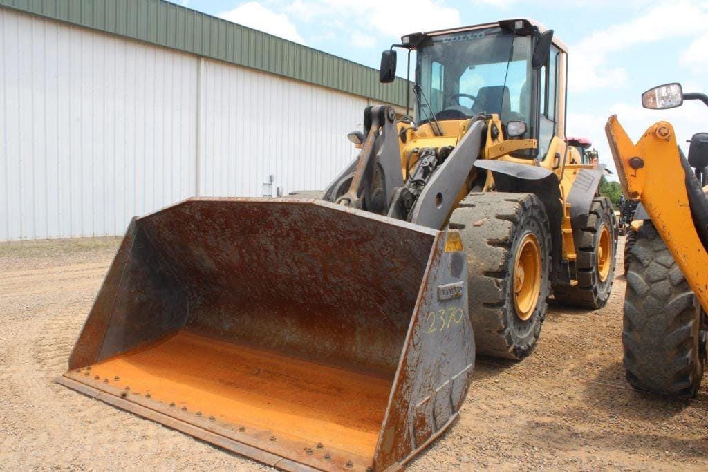 2010 Volvo L70F Equipment Image0