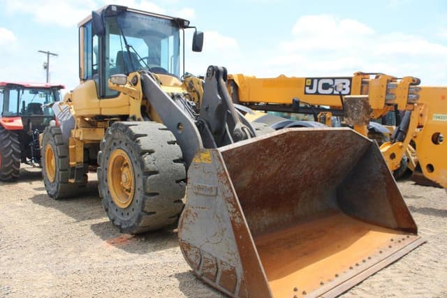 Image of Volvo L70F equipment image 3