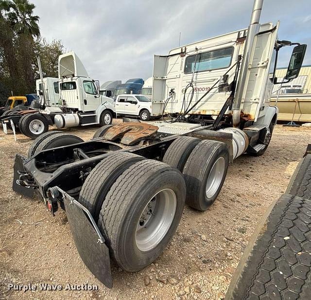 Image of Volvo VN equipment image 4