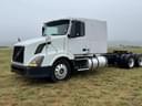 2010 Volvo VNL Image