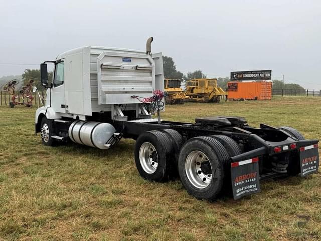 Image of Volvo VNL equipment image 3