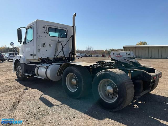 Image of Volvo VNL equipment image 2