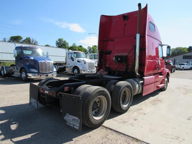 Image of Volvo VNL64T670 equipment image 2